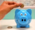78 % Čechů za poslední rok platilo všechny své účty včas. Spoření se ale stává luxusem